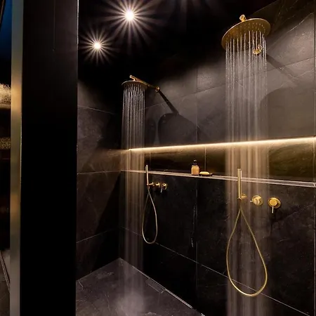 아파트 Pablo With Whirlpool Bath 발로리스